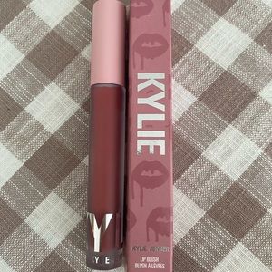 KYLIE JENNER lip blush